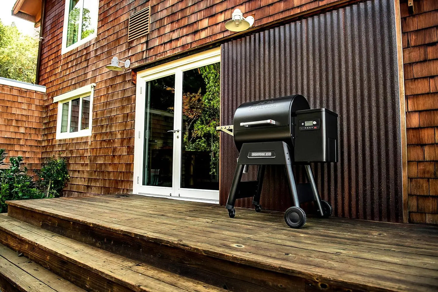 Traeger Ironwood 650 Electric Wood Pellet Grill and Smoker with WiFi and App Connectivity